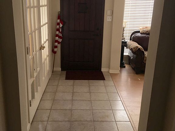 3rd image of 1515 Lakeview Dr