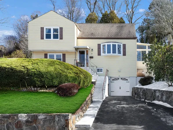 22 Pamela Lane, Valhalla, NY 10595
