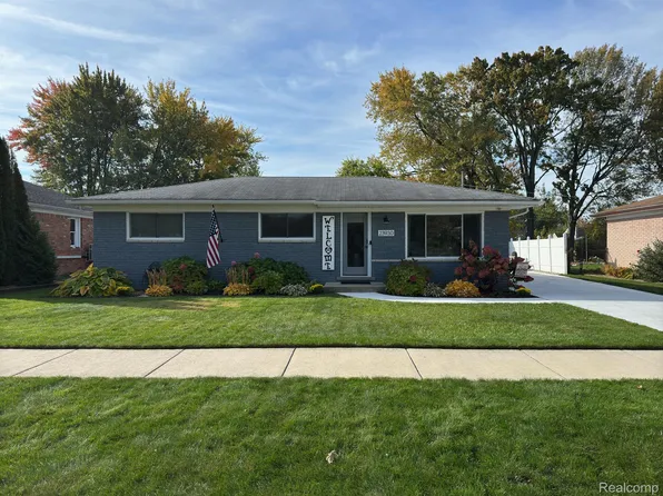 23930 Talbot St, Saint Clair Shores, MI 48082
