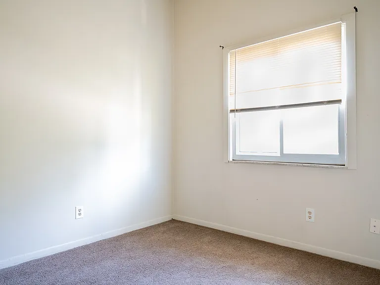 718 & 720 Bettes Ave #720 — Photo 5