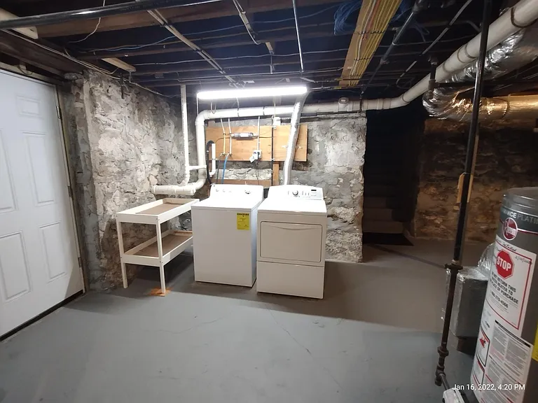62 Washington St — Photo 16