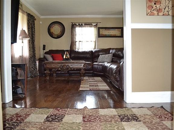 3rd image of 458 Anniston Dr