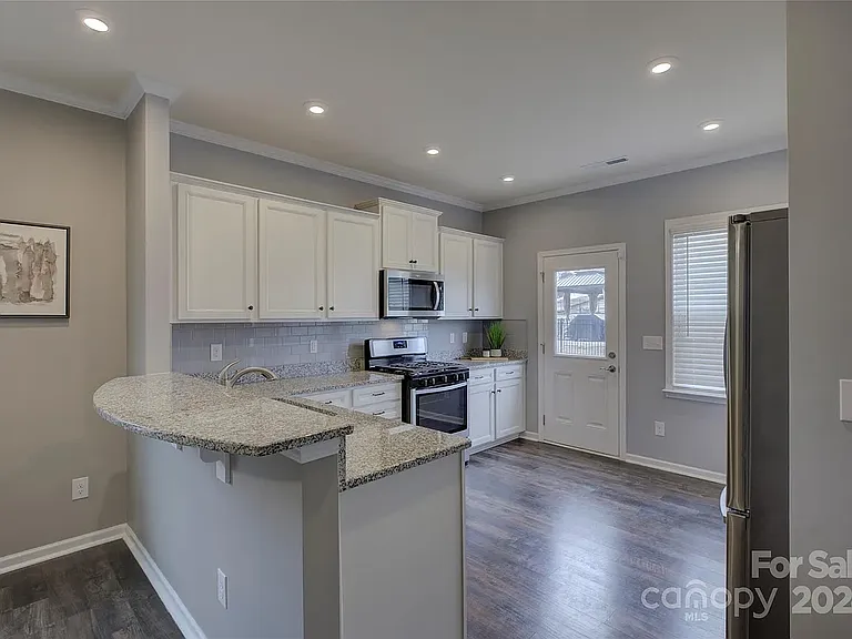 7134 Thornrose Dr — Photo 14