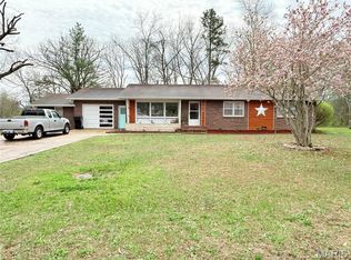 1014 Lake Dr, Ironton, MO 63650