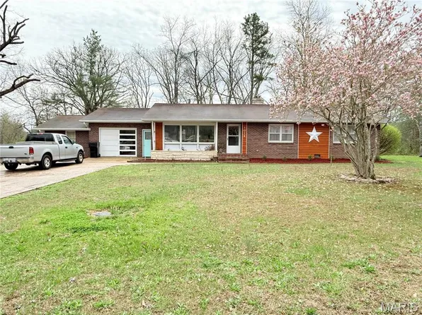 1014 Lake Dr, Ironton, MO 63650
