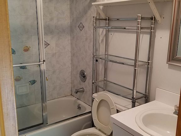 4th image of 129 Jeanette Ave Floor 2
