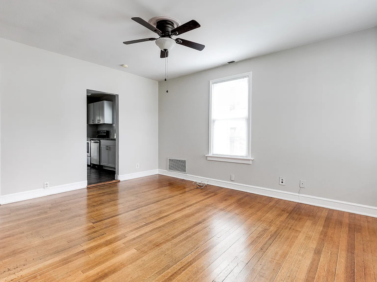 2 bed, 1002 sqft, $2,195 — Photo 4