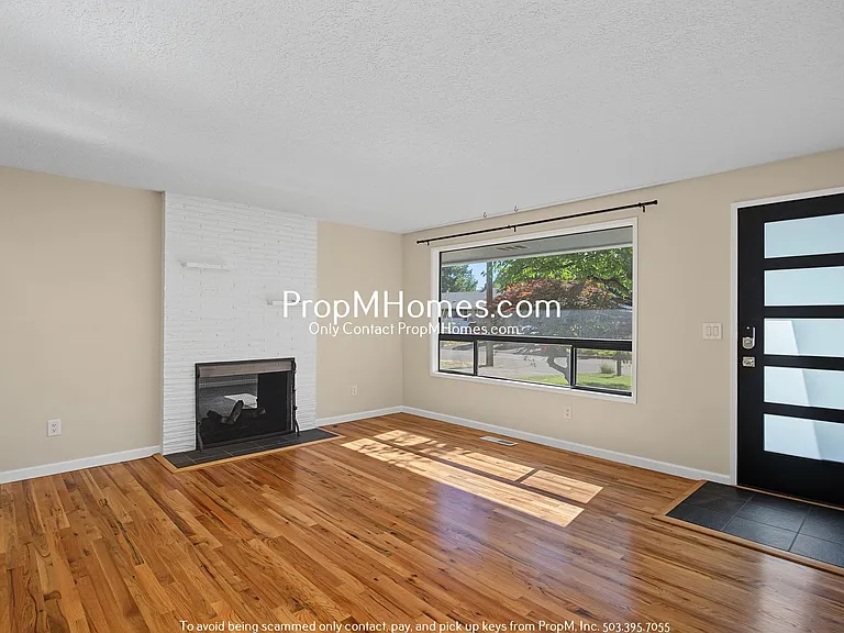 11908 SE 56th Ave — Photo 2