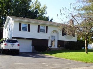 60 Red Fox Dr, Feeding Hills, MA 01030