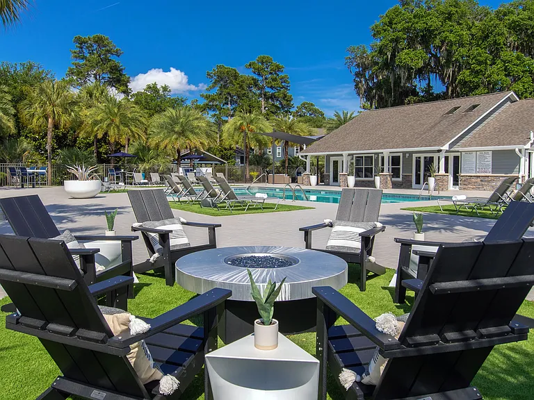 Unwind in style on the pool deck at Emerson Isles. Our inviting fire pit creates the perfect setting for evenings filled with warmth and camaraderie.