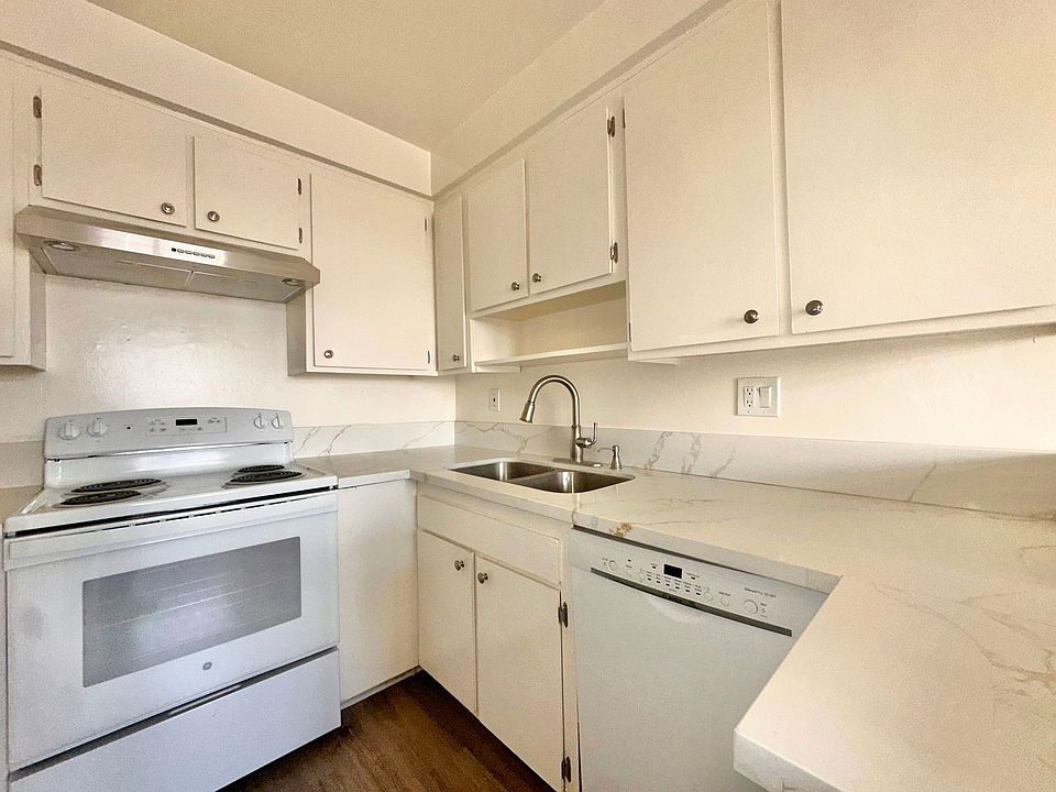 1st image of 1226 Larrabee St #6A