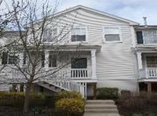 1472 Cambria Dr #214-3, Dekalb, IL 60115