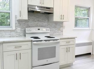 25 Margaret Dr, Plainview, NY 11803