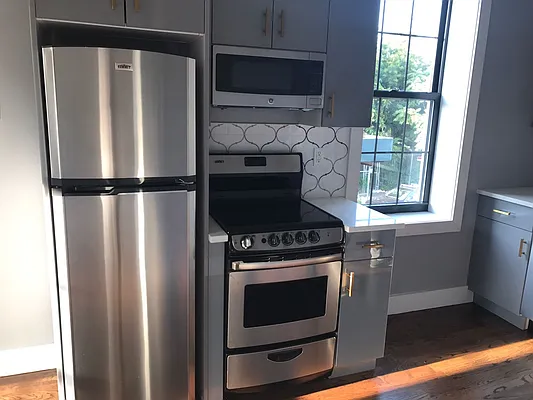 Rented by Premier Metro Realty Corp | media 3