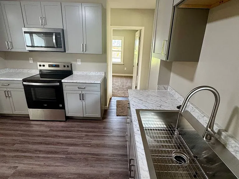 9219 N 100 W — Photo 1
