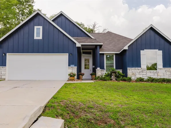 26600 Doe Ln, Hempstead, TX 77445