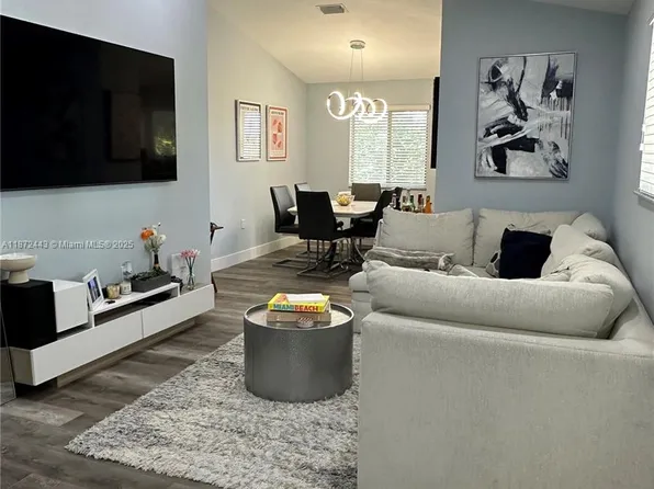 2298 NW 78th Ave APT 201, Pembroke Pines, FL 33024