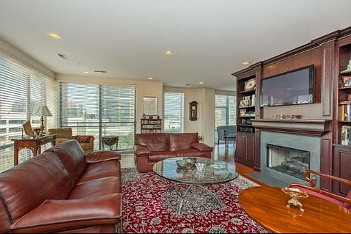 2nd image of 1720 Oak Ave #601
