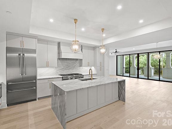 3rd image of 409 Queens Rd #101