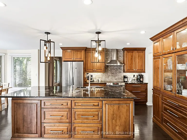 37 Ravine Dr — Photo 7