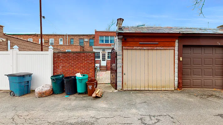 Sold by Capri Jet Realty Corp | media 39