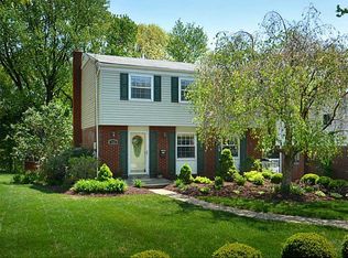 198 Crescent Garden Dr, Pittsburgh, PA