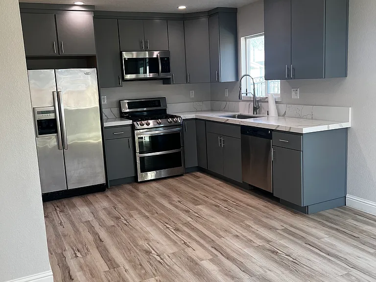 3165 Linden St — Photo 11