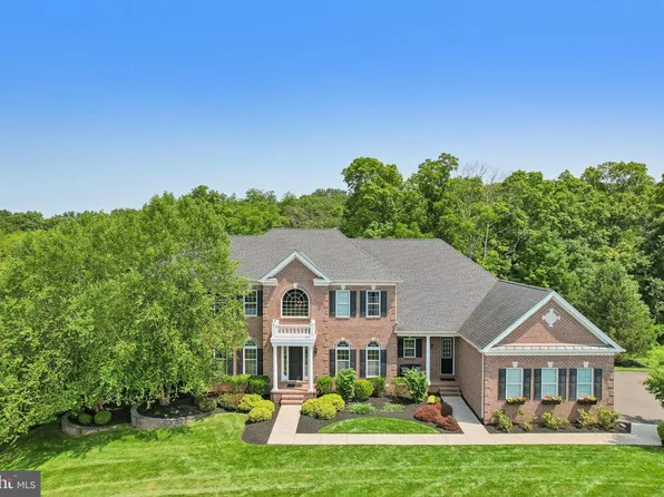 7 Goldney Dr, Newtown, PA 18940