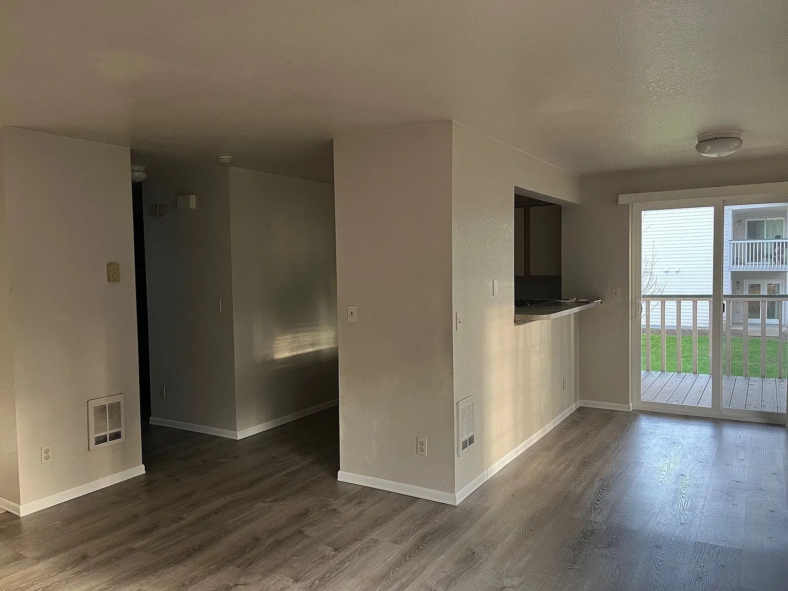 1109 Creekwood Ct SE — Photo 2