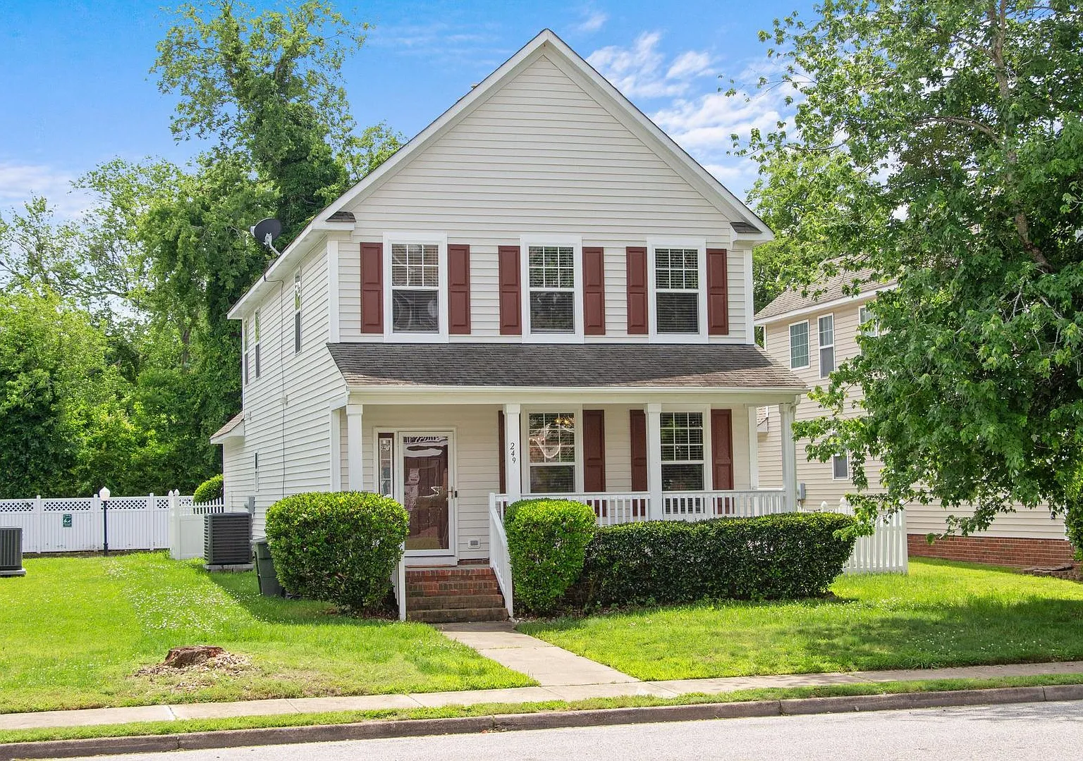 249 W Gilbert Street — Photo 2