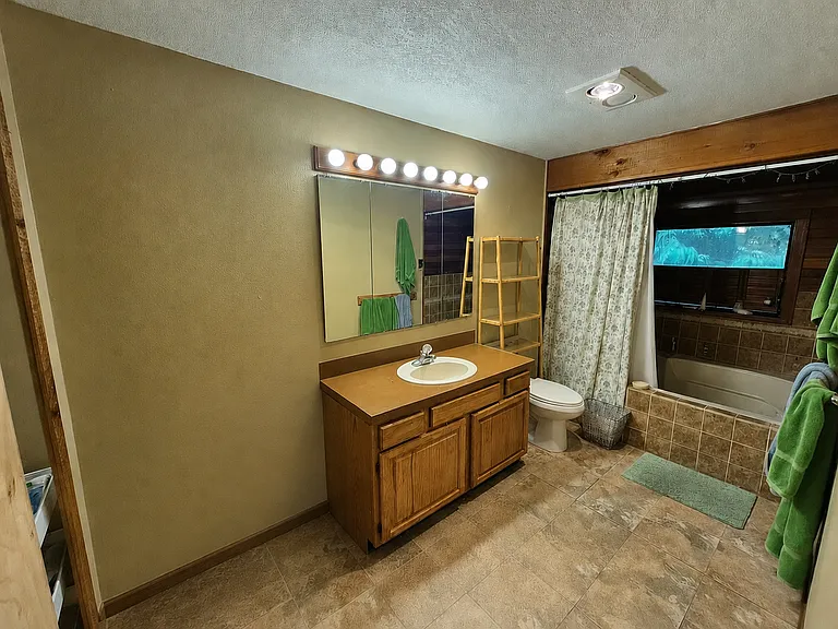2304 Lisa Ln — Photo 11