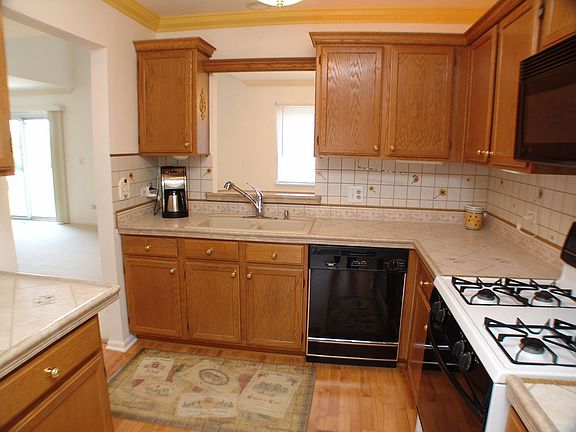 2nd image of 5830 Oxford Cir