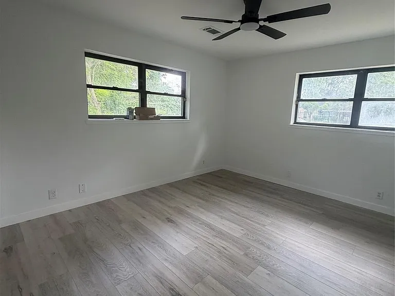 143 Hollyvale Dr — Photo 6