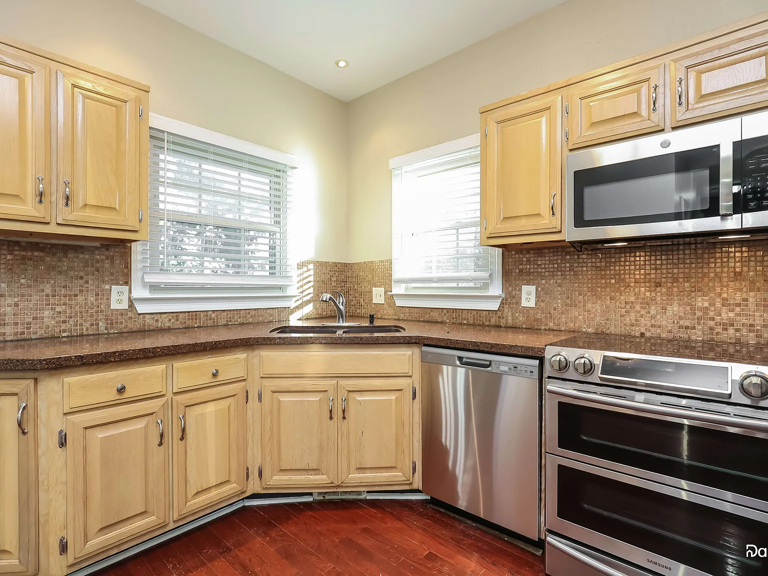 3 bed, 2.5 bath, 2000 sqft, $2,195 — Photo 3