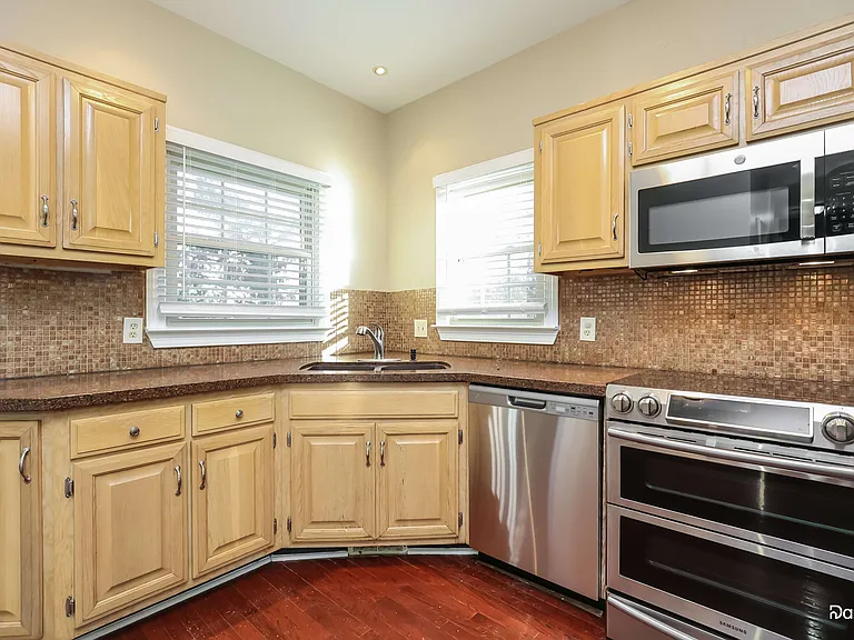 1229 Charlton Dr — Photo 3