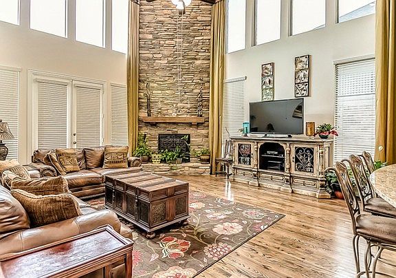 5th image of 2561 Townlake Dr