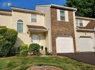 9 Pilgrim Ct, Ewing, NJ 08628