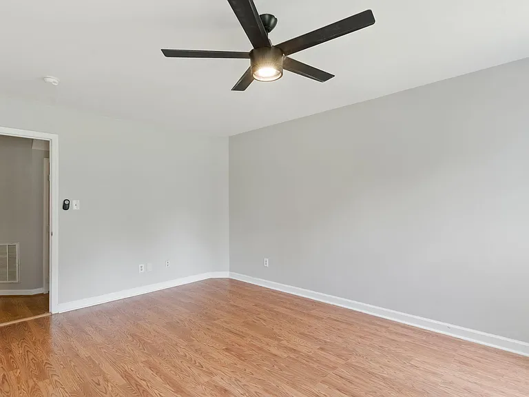 4905 Knightsbridge Way — Photo 18
