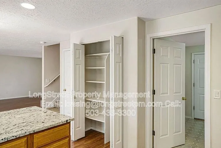 332 NE Carmen Pl — Photo 17