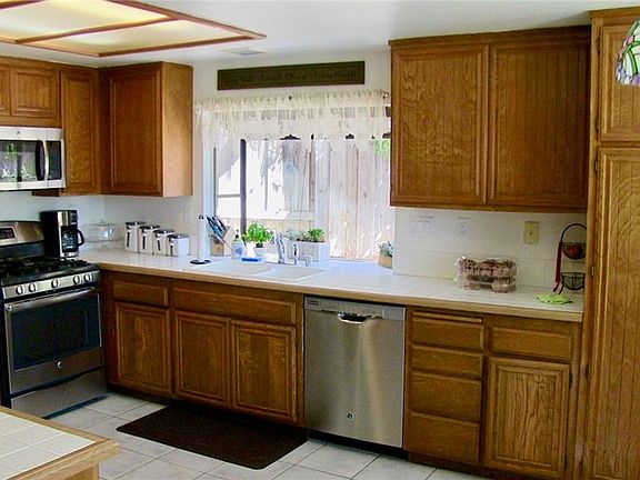 4th image of 15632 Carrousel Dr