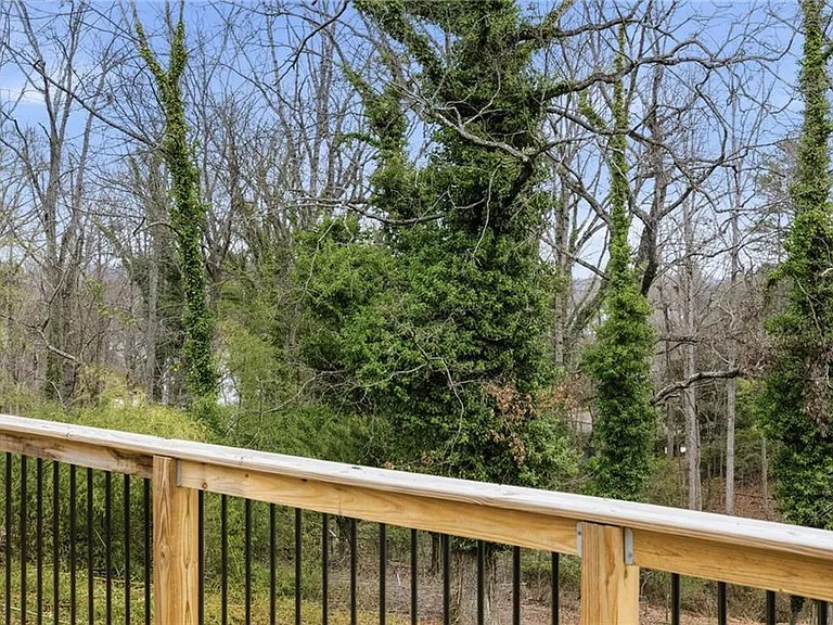 2176 Riverside Dr — Photo 15