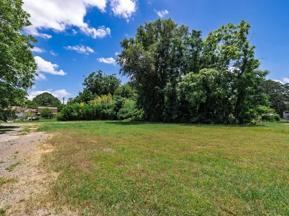 810 S 14th St, Arkadelphia, AR 71923