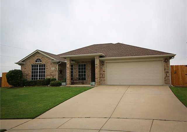 1st image of 905 Vinewood Ct