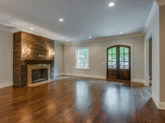 3rd image of 1019 Battery Ln