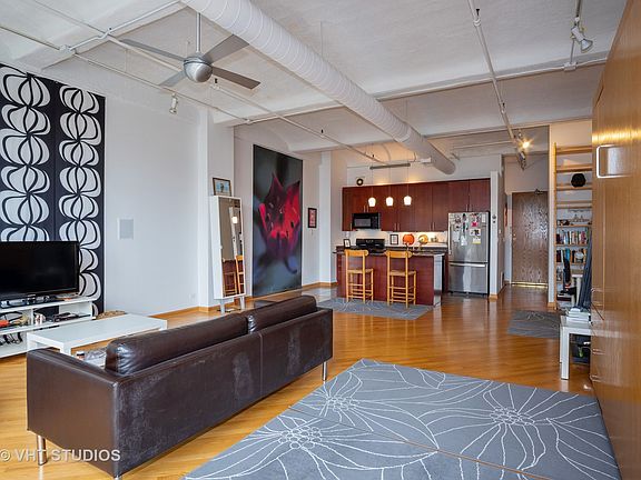 3rd image of 633 S Plymouth Ct APT 803