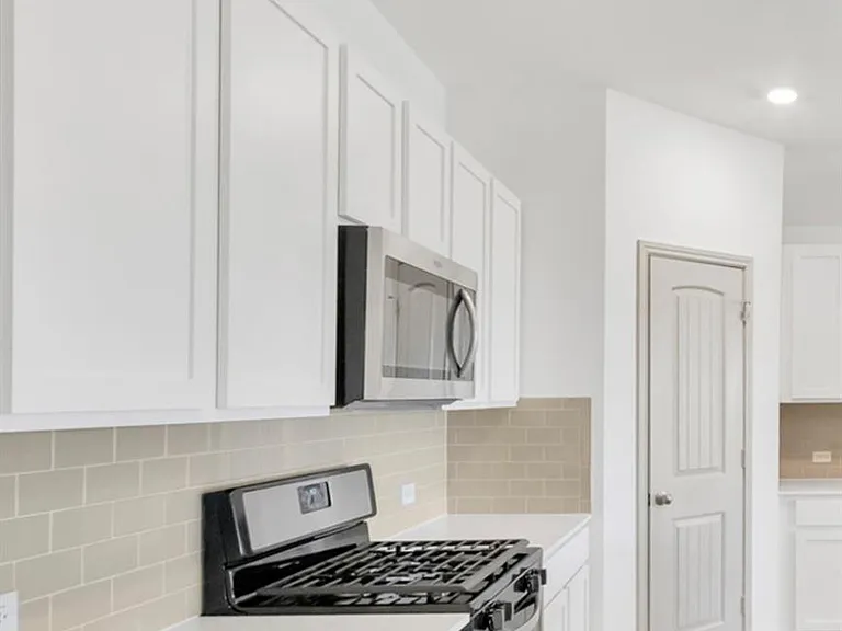 121 Sweetwater Creek Ln — Photo 3
