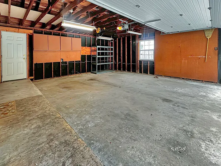2236 Elmwood Dr SE — Photo 17