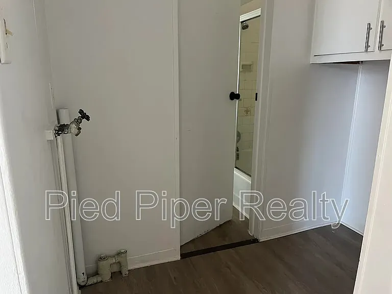 404 E Prospect Ter — Photo 14