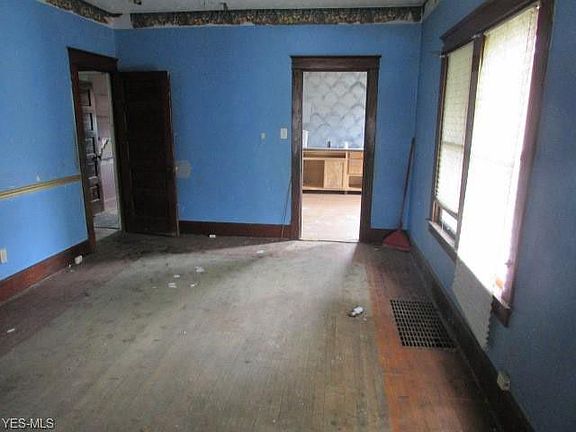 4th image of 2639 Taft Ave