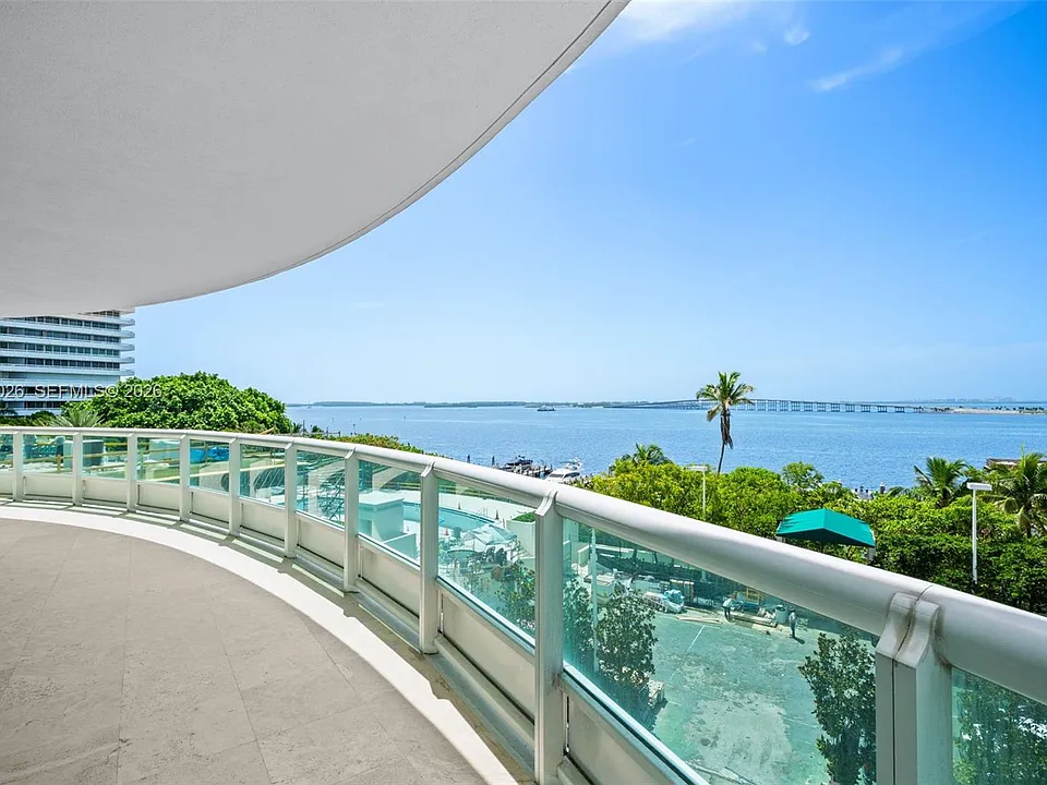 1643 Brickell Ave #702